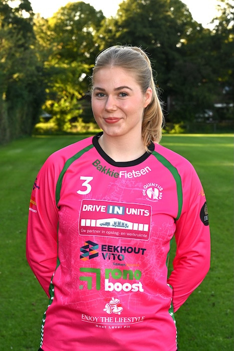 KariVanDerStaak